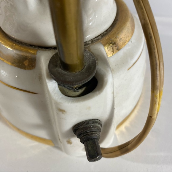 Set of 2 Vintage Boudoir Vanity Lamps Porcelain Parisian Man & Woman Figurines - Picture 8 of 16